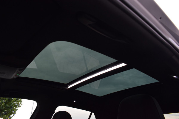 Volkswagen T-Roc 1.5 TSI 150pk DSG R-Line | Panoramadak | Camera | Trekhaak