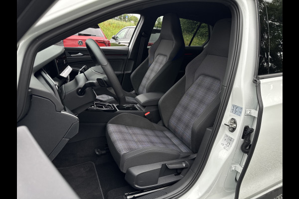 Volkswagen Golf GTE 1.5 272PK DSG HYBRID GTE-SPORT 360°CAMERA/NAVI/HEAD-UP!/CARPLAY