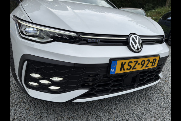 Volkswagen Golf GTE 1.5 272PK DSG HYBRID GTE-SPORT 360°CAMERA/NAVI/HEAD-UP!/CARPLAY