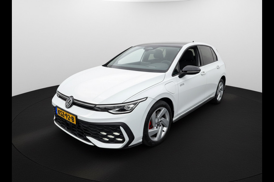 Volkswagen Golf GTE 1.5 272PK DSG HYBRID GTE-SPORT 360°CAMERA/NAVI/HEAD-UP!/CARPLAY