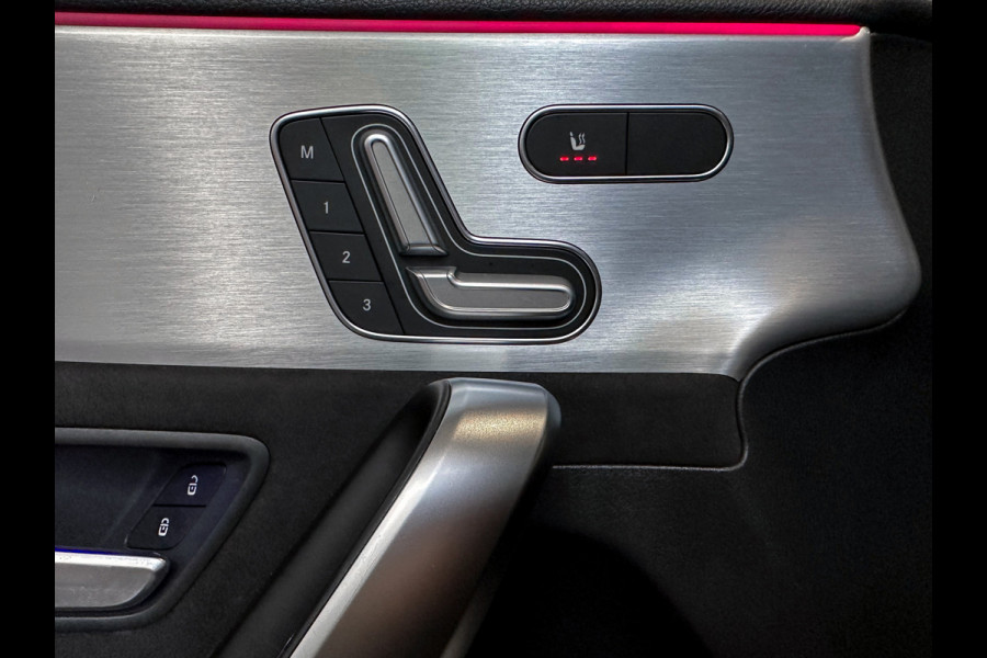 Mercedes-Benz A-Klasse A200 AMG Memory|Multibeam|Panorama|Sfeerlicht|Camera|Carplay|Keyless