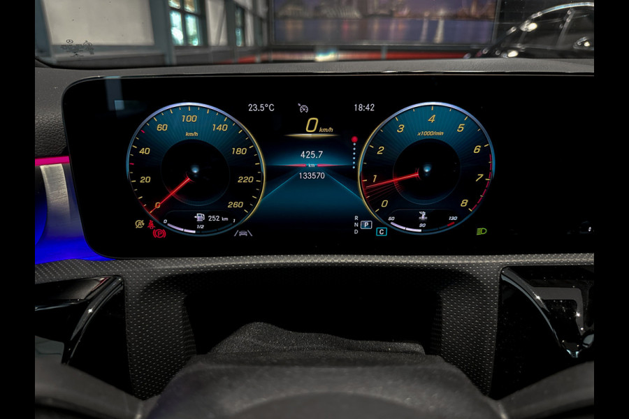 Mercedes-Benz A-Klasse A200 AMG Memory|Multibeam|Panorama|Sfeerlicht|Camera|Carplay|Keyless