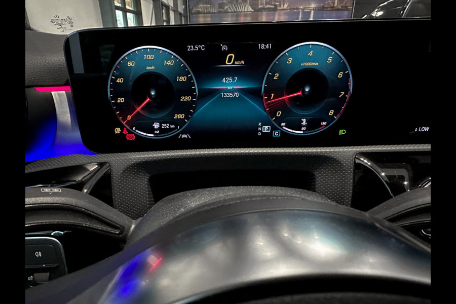 Mercedes-Benz A-Klasse A200 AMG Memory|Multibeam|Panorama|Sfeerlicht|Camera|Carplay|Keyless