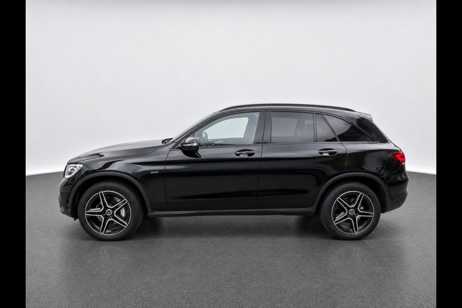 Mercedes-Benz GLC 300e 4MATIC Business Solution AMG Navigatie Apple CarPlay Android Auto 360° camera Parkeerhulp Cruise Control Full Led Stoelverwarming Elektrische achterklep Climate Control Lichtmetalen velgen