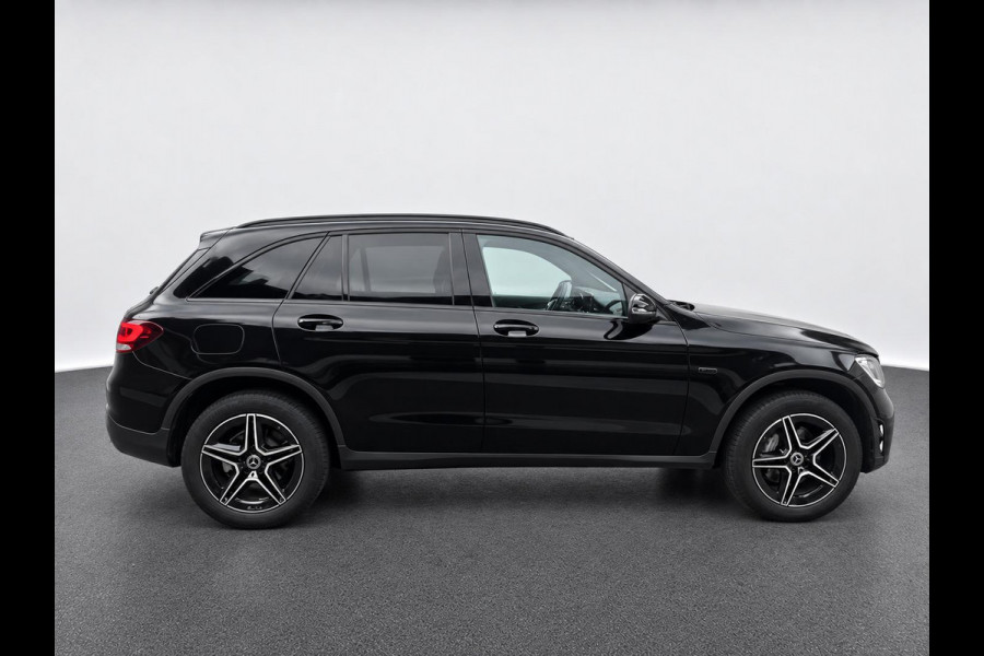 Mercedes-Benz GLC 300e 4MATIC Business Solution AMG Navigatie Apple CarPlay Android Auto 360° camera Parkeerhulp Cruise Control Full Led Stoelverwarming Elektrische achterklep Climate Control Lichtmetalen velgen