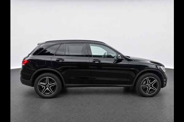 Mercedes-Benz GLC 300e 4MATIC Business Solution AMG Navigatie Apple CarPlay Android Auto 360° camera Parkeerhulp Cruise Control Full Led Stoelverwarming Elektrische achterklep Climate Control Lichtmetalen velgen