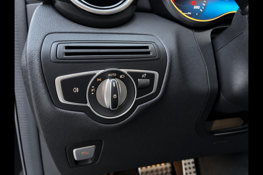 Mercedes-Benz GLC 300e 4MATIC Business Solution AMG Navigatie Apple CarPlay Android Auto 360° camera Parkeerhulp Cruise Control Full Led Stoelverwarming Elektrische achterklep Climate Control Lichtmetalen velgen