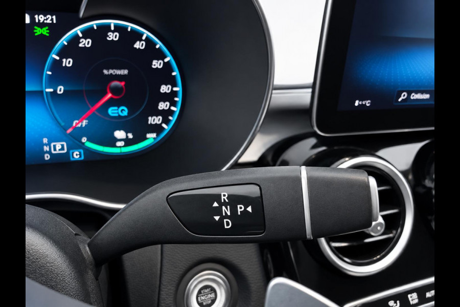 Mercedes-Benz GLC 300e 4MATIC Business Solution AMG Navigatie Apple CarPlay Android Auto 360° camera Parkeerhulp Cruise Control Full Led Stoelverwarming Elektrische achterklep Climate Control Lichtmetalen velgen