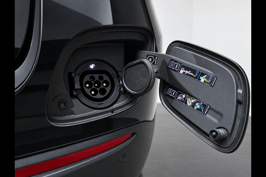 Mercedes-Benz GLC 300e 4MATIC Business Solution AMG Navigatie Apple CarPlay Android Auto 360° camera Parkeerhulp Cruise Control Full Led Stoelverwarming Elektrische achterklep Climate Control Lichtmetalen velgen