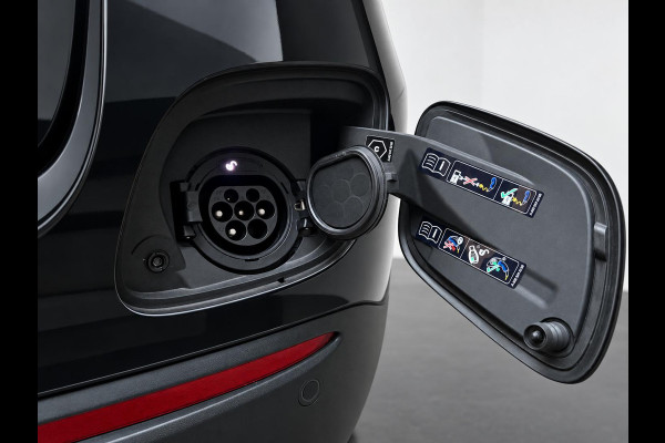 Mercedes-Benz GLC 300e 4MATIC Business Solution AMG Navigatie Apple CarPlay Android Auto 360° camera Parkeerhulp Cruise Control Full Led Stoelverwarming Elektrische achterklep Climate Control Lichtmetalen velgen