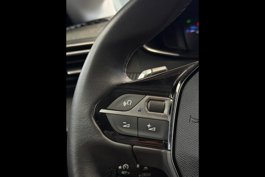 Peugeot 208 1.2 Hybrid 100 e-DCS6 Allure CarPlay Camera