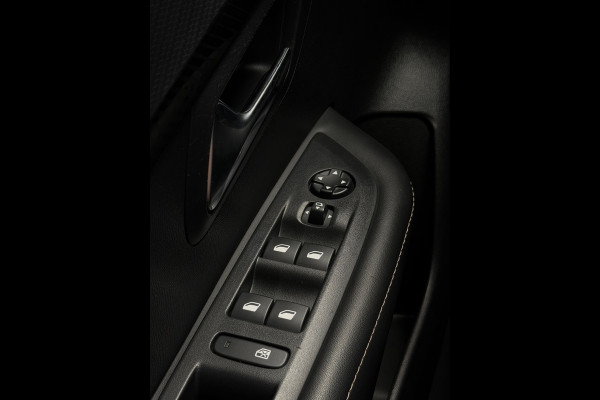 Peugeot 208 1.2 Hybrid 100 e-DCS6 Allure CarPlay Camera
