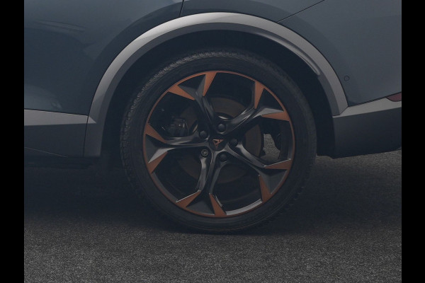 CUPRA Formentor 1.4 e-Hybrid VZ Copper Edition PHEV 245pk Dealer O.H | Panodak | Adaptive Cruise | Camera | Sportstoelen & Stuur Verwarmd | Keyless | Blis | Sfeerverlichting | Apple Carplay | DAB | Navigatie | Virtual | 19"L.M | Plug In Hybrid