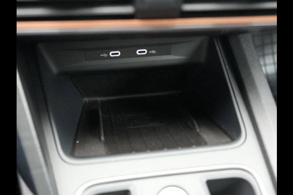CUPRA Formentor 1.4 e-Hybrid VZ Copper Edition PHEV 245pk Dealer O.H | Panodak | Adaptive Cruise | Camera | Sportstoelen & Stuur Verwarmd | Keyless | Blis | Sfeerverlichting | Apple Carplay | DAB | Navigatie | Virtual | 19"L.M | Plug In Hybrid