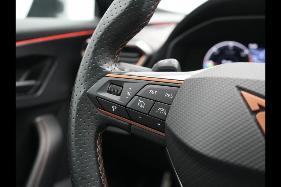 CUPRA Formentor 1.4 e-Hybrid VZ Copper Edition PHEV 245pk Dealer O.H | Panodak | Adaptive Cruise | Camera | Sportstoelen & Stuur Verwarmd | Keyless | Blis | Sfeerverlichting | Apple Carplay | DAB | Navigatie | Virtual | 19"L.M | Plug In Hybrid