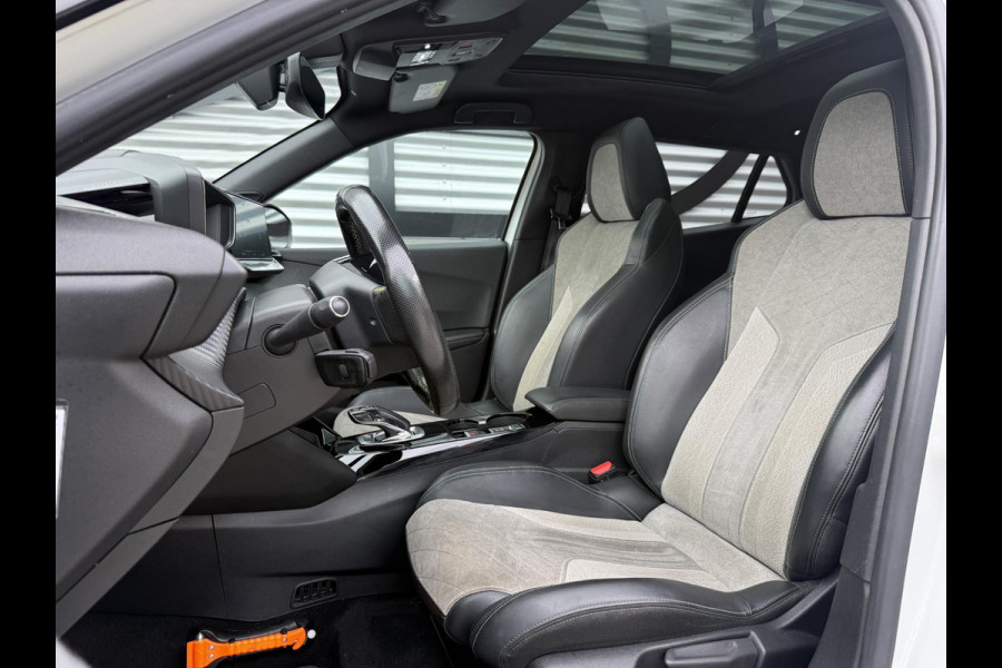 Peugeot e-2008 EV GT Pack 50 kWh 1e Eigenaar|Navi|Schuifdak|Stoelverw|Camera|i-Cockpit|Clima|Cruise|N.A.P|APK tot 08-2027