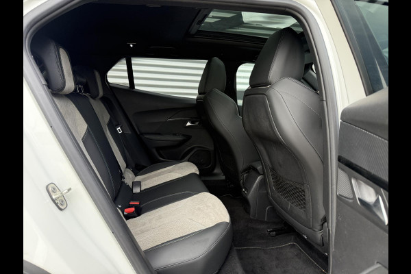 Peugeot e-2008 EV GT Pack 50 kWh 1e Eigenaar|Navi|Schuifdak|Stoelverw|Camera|i-Cockpit|Clima|Cruise|N.A.P|APK tot 08-2027