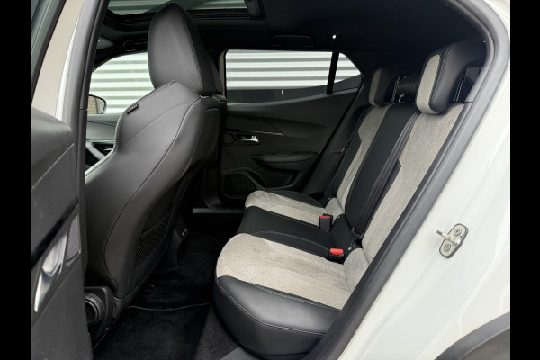 Peugeot e-2008 EV GT Pack 50 kWh 1e Eigenaar|Navi|Schuifdak|Stoelverw|Camera|i-Cockpit|Clima|Cruise|N.A.P|APK tot 08-2027