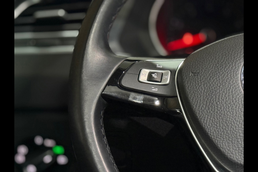 Volkswagen Tiguan 2.0 TSI 4Motion R-Line | Panorama | Keyless | LED | Elektrische Trekhaak | Winterpakket | 180pk