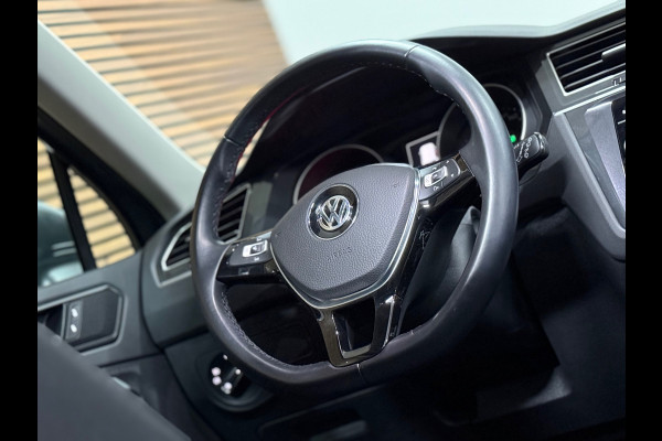 Volkswagen Tiguan 2.0 TSI 4Motion R-Line | Panorama | Keyless | LED | Elektrische Trekhaak | Winterpakket | 180pk