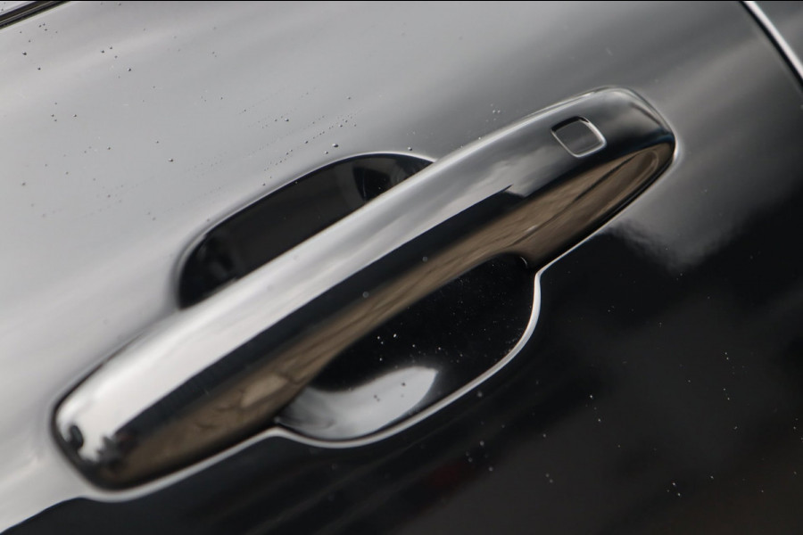 Volvo XC60 2.0 B5 / PANO / ACC / CAMERA / KEYLESS / STUUR+STOELVERW