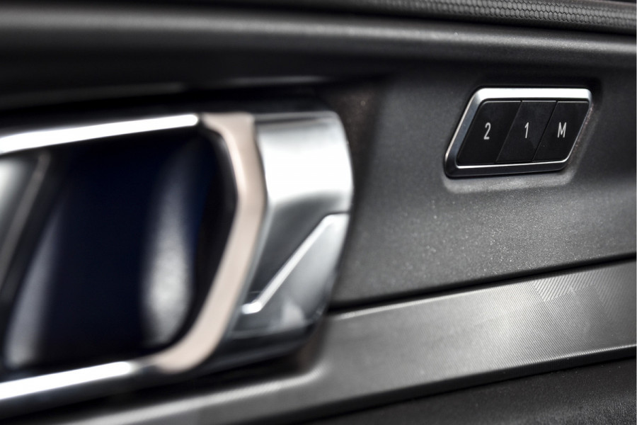 Lynk & Co 01 1.5 PHEV 261PK MY23 | Donkere hemel | 360 Camera | 7.4 kWh boordlader | S/K-panodak | Adapt. Cruise | Memory | Elek. klep | LM 20" | 2682