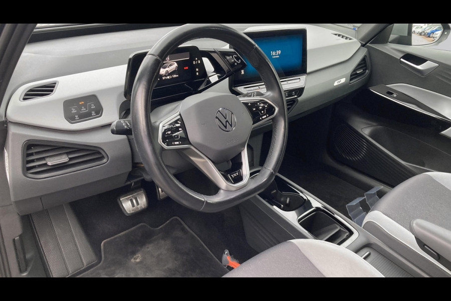 Volkswagen ID.3 First Plus 58 kWh 204pk | Camera | IQ light | Stoelverwarming | Acc