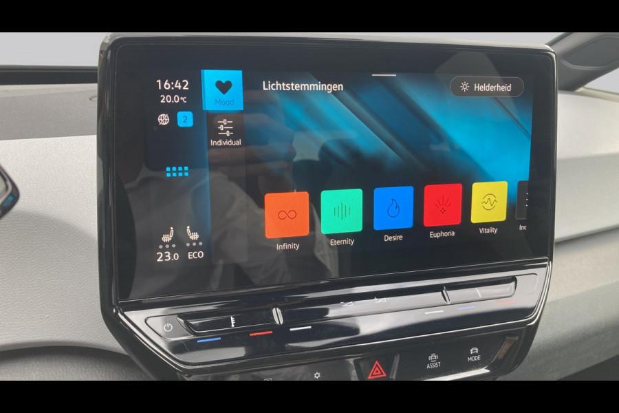 Volkswagen ID.3 First Plus 58 kWh 204pk | Camera | IQ light | Stoelverwarming | Acc