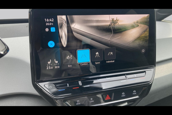Volkswagen ID.3 First Plus 58 kWh 204pk | Camera | IQ light | Stoelverwarming | Acc