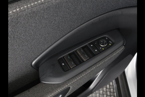 Lexus LBX 1.5 Business Line Bi-Tone 2WD | Dodehoek detectie | Stuur- & Stoelverwarming | Navigatie | Parkeersensoren