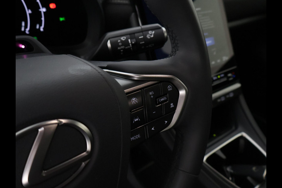 Lexus LBX 1.5 Business Line Bi-Tone 2WD | Dodehoek detectie | Stuur- & Stoelverwarming | Navigatie | Parkeersensoren