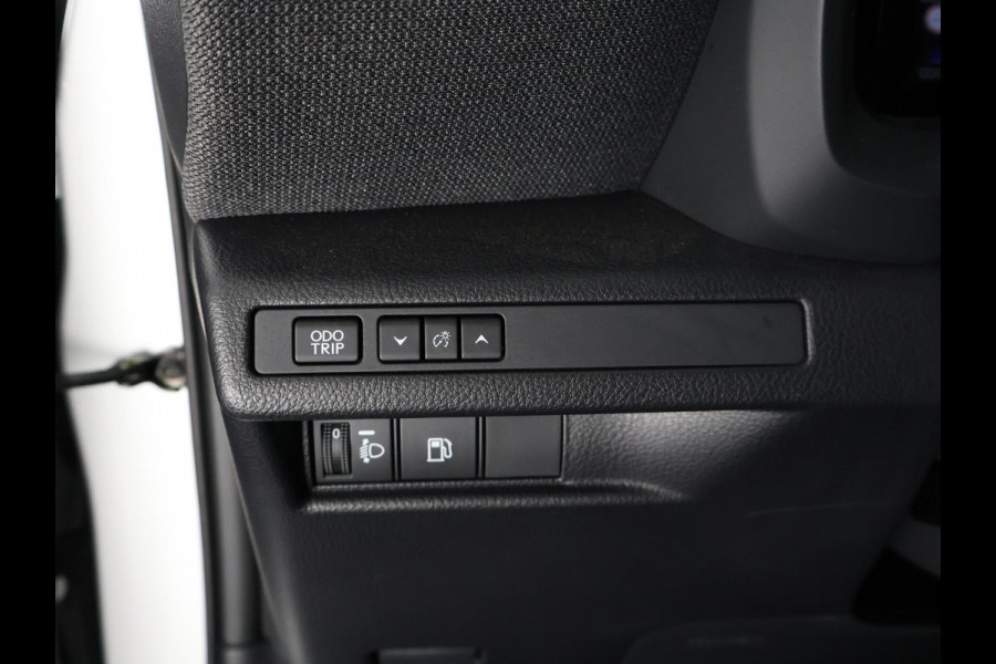 Lexus LBX 1.5 Business Line Bi-Tone 2WD | Dodehoek detectie | Stuur- & Stoelverwarming | Navigatie | Parkeersensoren