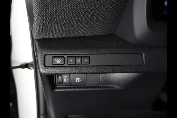 Lexus LBX 1.5 Business Line Bi-Tone 2WD | Dodehoek detectie | Stuur- & Stoelverwarming | Navigatie | Parkeersensoren