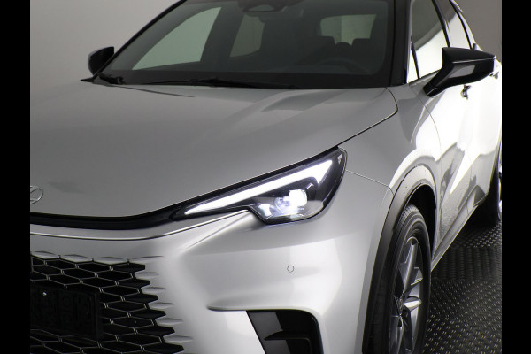 Lexus LBX 1.5 Business Line Bi-Tone 2WD | Dodehoek detectie | Stuur- & Stoelverwarming | Navigatie | Parkeersensoren