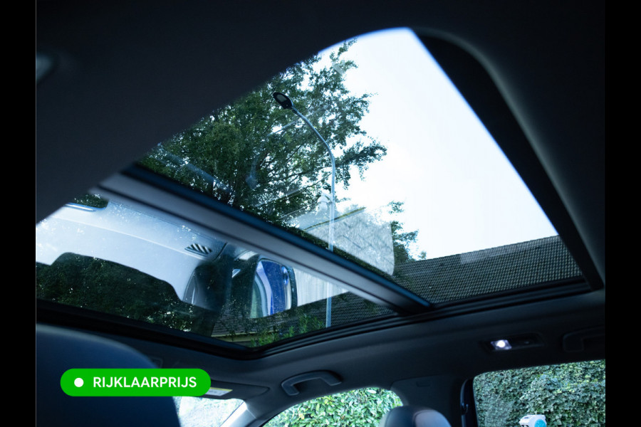 Volkswagen T-Roc 1.5 TSI R-Line Black Style | Panoramadak | Camera | Afn Trekhaak | IQ-Light | Beats audio | Travel assist | Stoel- & stuurverwarming, Apple Carplay/Android auto, Camera, Afn. trekhaak, Elec. klep