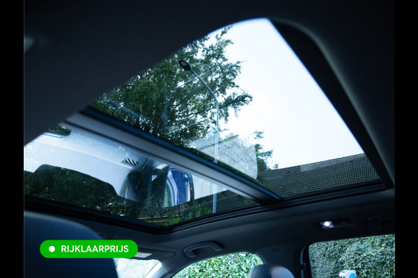 Volkswagen T-Roc 1.5 TSI R-Line Black Style | Panoramadak | Camera | Afn Trekhaak | IQ-Light | Beats audio | Travel assist | Stoel- & stuurverwarming, Apple Carplay/Android auto, Camera, Afn. trekhaak, Elec. klep