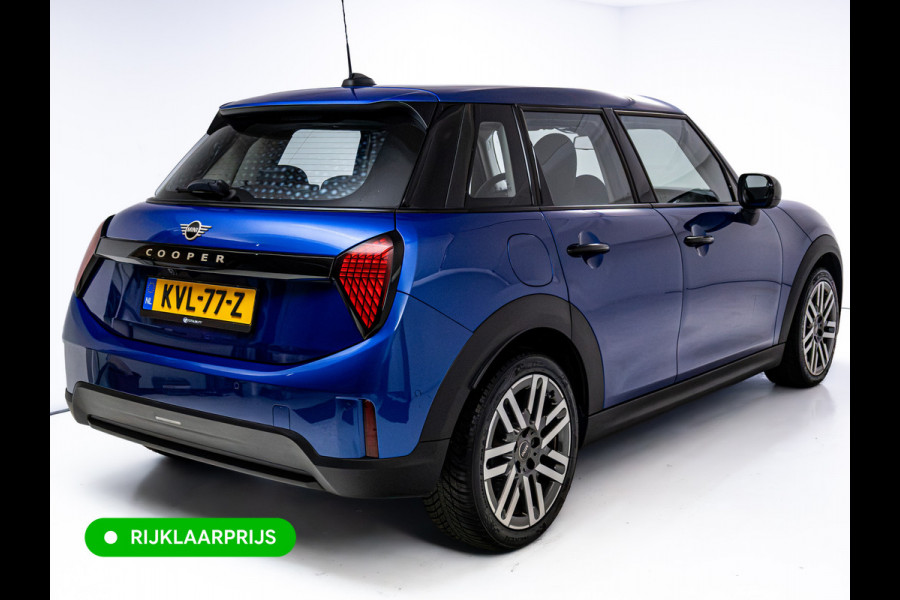 MINI 5-deurs 1.5 Cooper C Black 5 drs. | Stoel- & Stuurverw. | Leer | Cruise | Camera | Navigatie | App. connect | 17"LMV | All season banden, Draadloze tel. lader, Led, DAB