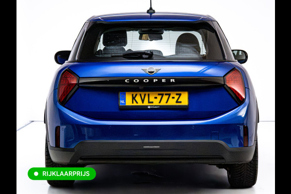 MINI 5-deurs 1.5 Cooper C Black 5 drs. | Stoel- & Stuurverw. | Leer | Cruise | Camera | Navigatie | App. connect | 17"LMV | All season banden, Draadloze tel. lader, Led, DAB
