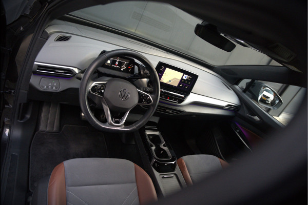 Volkswagen ID.4 First 77 kWh | Stoelverwarming | Stuurverwarming | Adaptive Cruise Control | Navigatie | Apple Carplay | Keyless | Camera | Parkeersensoren | NAP | BTW | SOH 92,01%