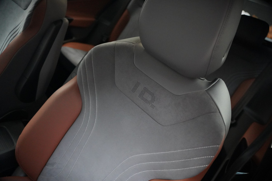 Volkswagen ID.4 First 77 kWh | Stoelverwarming | Stuurverwarming | Adaptive Cruise Control | Navigatie | Apple Carplay | Keyless | Camera | Parkeersensoren | NAP | BTW | SOH 92,01%