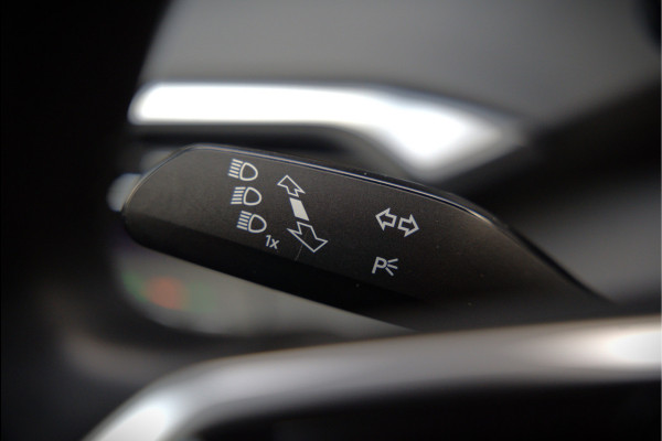 Volkswagen ID.4 First 77 kWh | Stoelverwarming | Stuurverwarming | Adaptive Cruise Control | Navigatie | Apple Carplay | Keyless | Camera | Parkeersensoren | NAP | BTW | SOH 92,01%