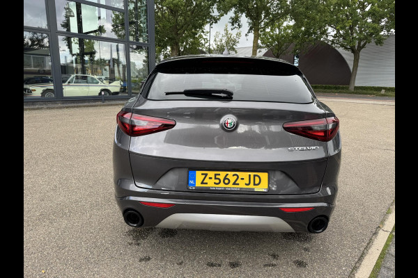 Alfa Romeo Stelvio 2.2 JTD AWD Veloce Automaat | VAN: € 34.900- VOOR: € 32.877,- UW HERFSTVOORDEEL: € 2.023,- | CAMERA| STOEL + STUURVERWARMING + MEMORY| KEY LESS ENTRY | LEDER | ADAPT. CRUISE CONTROL | 12 MND BOVAG GARANTIE