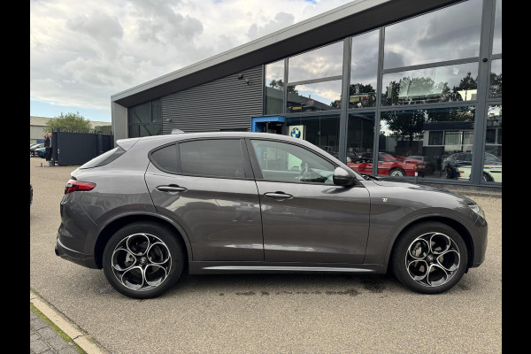 Alfa Romeo Stelvio 2.2 JTD AWD Veloce Automaat | VAN: € 34.900- VOOR: € 32.877,- UW HERFSTVOORDEEL: € 2.023,- | CAMERA| STOEL + STUURVERWARMING + MEMORY| KEY LESS ENTRY | LEDER | ADAPT. CRUISE CONTROL | 12 MND BOVAG GARANTIE
