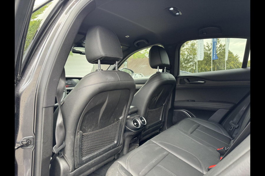 Alfa Romeo Stelvio 2.2 JTD AWD Veloce Automaat | VAN: € 34.900- VOOR: € 32.877,- UW HERFSTVOORDEEL: € 2.023,- | CAMERA| STOEL + STUURVERWARMING + MEMORY| KEY LESS ENTRY | LEDER | ADAPT. CRUISE CONTROL | 12 MND BOVAG GARANTIE