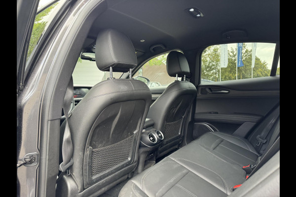 Alfa Romeo Stelvio 2.2 JTD AWD Veloce Automaat | VAN: € 34.900- VOOR: € 32.877,- UW HERFSTVOORDEEL: € 2.023,- | CAMERA| STOEL + STUURVERWARMING + MEMORY| KEY LESS ENTRY | LEDER | ADAPT. CRUISE CONTROL | 12 MND BOVAG GARANTIE