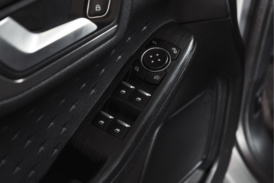 Ford Kuga 2.5 PHEV Titanium | Winterpakket | PDC V+A | Camera V+A | Navi + Carplay | Adapt. Cruise | PDC | Elek. Klep | LM 18" |