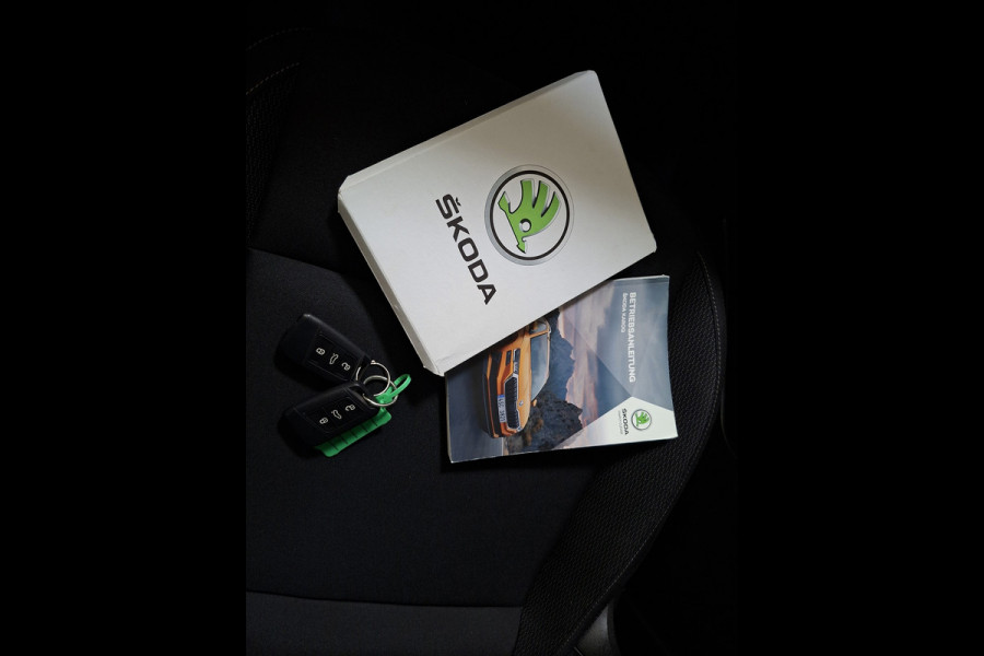 Škoda Karoq 1.0 TSI Ambition * Panoramadak * Camera * Adaptieve Cruise Control *