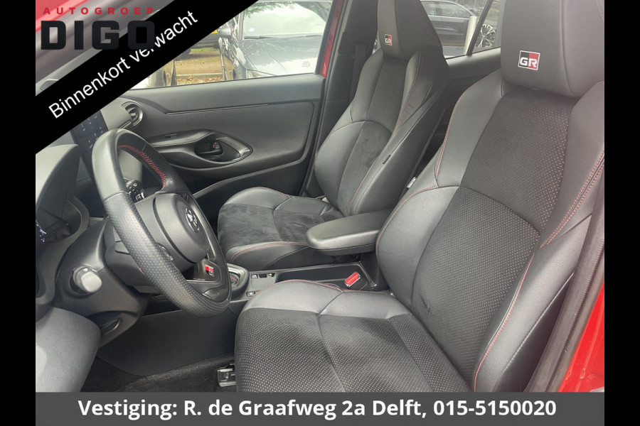 Toyota Yaris Cross 1.5 Hybrid GR Sport | Stoelverwarming | Navigatie | Parkeersensoren | Dealer onderhouden