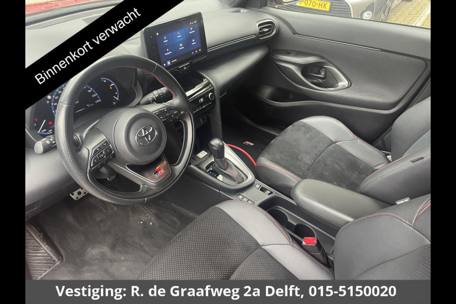 Toyota Yaris Cross 1.5 Hybrid GR Sport | Stoelverwarming | Navigatie | Parkeersensoren | Dealer onderhouden