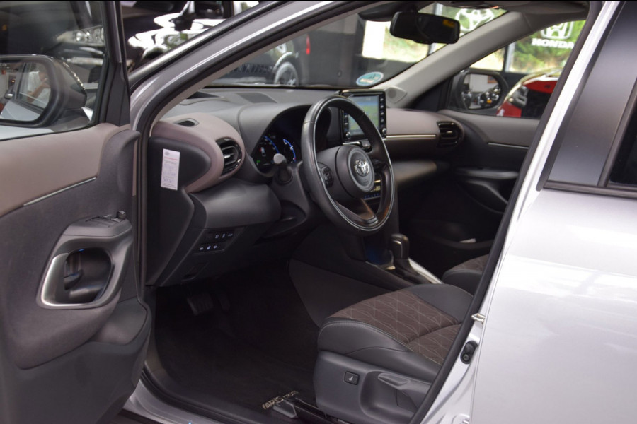 Toyota Yaris Cross 1.5 Hybrid Adventure Bi-Tone Hud Navi|Panoramadak|Garantie|Dealer Onderhouden